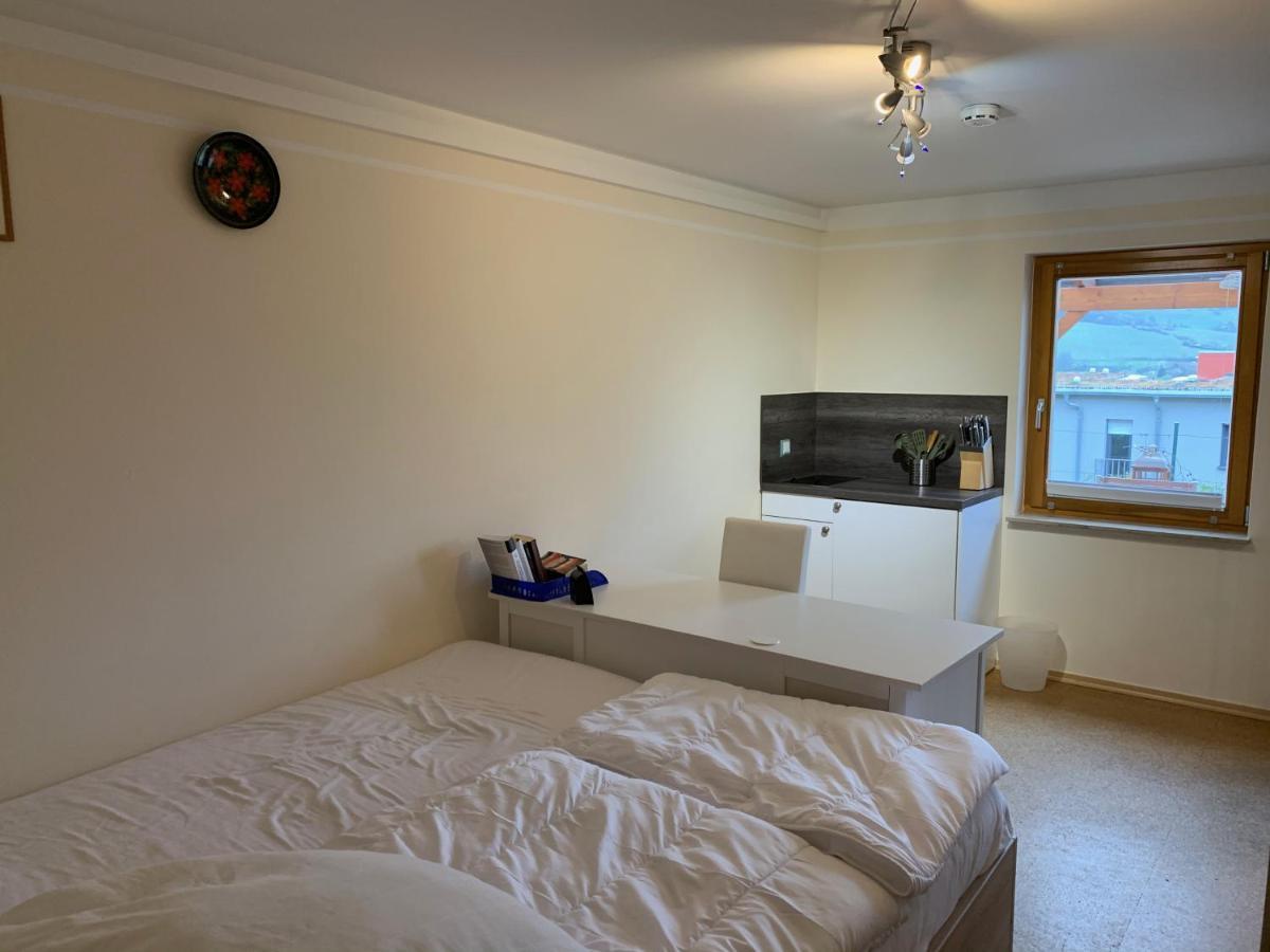 Romantische Ferienwohnung Mit Fantastischem Ausblick, Pool Und Gartensauna Jéna Kültér fotó